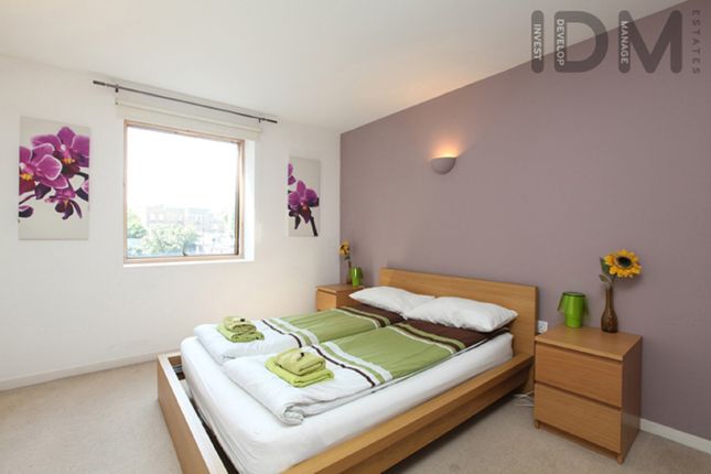 Flat to rent in Poole Street, London