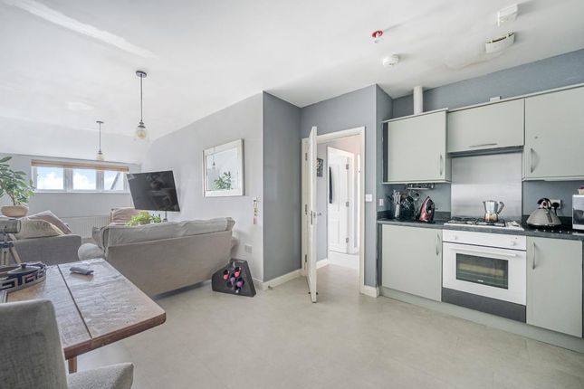 FLAT 4 THOMAS HOUSE, Stoke Poges, Slough photo 3