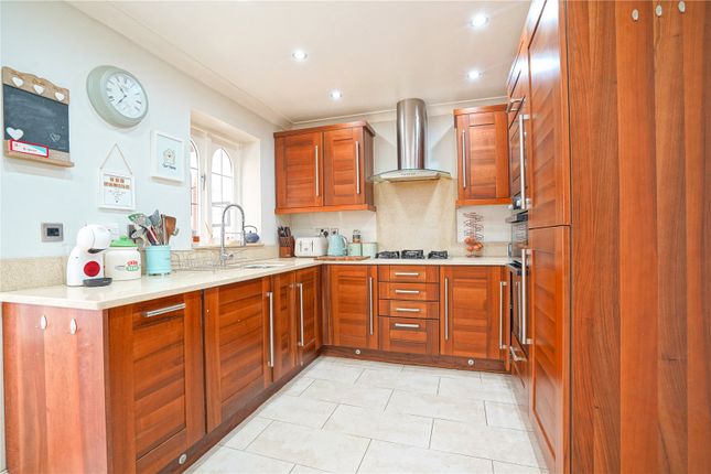 9, Fardell Gardens, Rotherham photo 3
