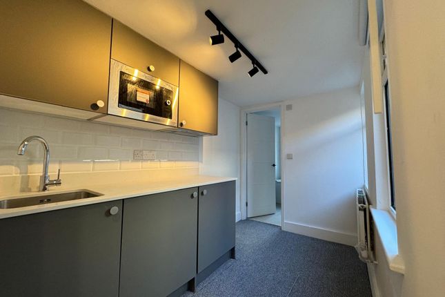 121, Wandsworth High Street, London photo 4