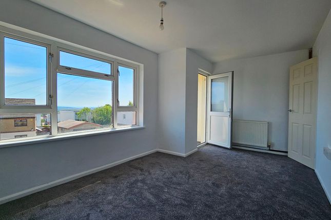 12 Maple Crescent, Pontypool photo 2