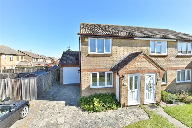2-bed house on Drakes Close, Upchurch, £198,500