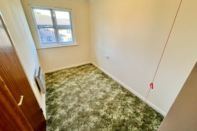 Flat for sale in Hatherley Crescent, Sidcup, Kent