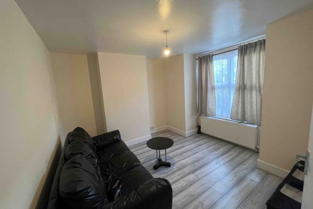 11 Gordon Road, Harrow, London photo 4