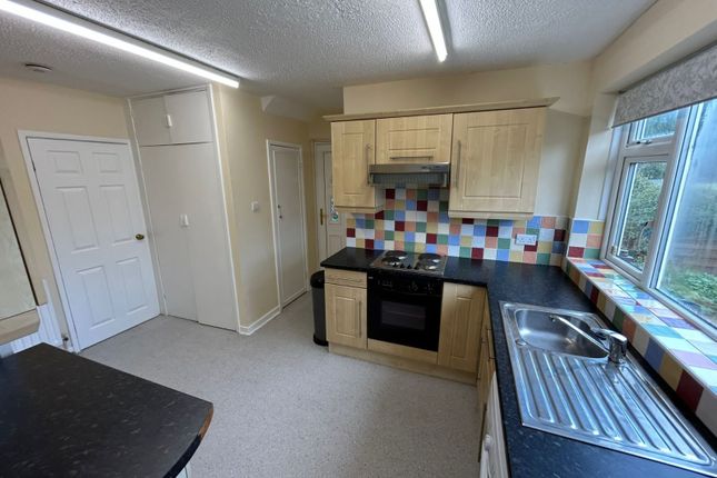 Foxcroft Mount, Leeds photo 4