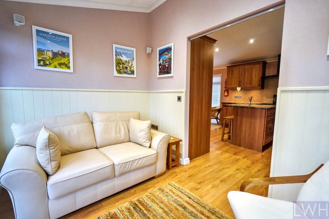 Lodge 2 - Y Noddfa Lodge Park, Pwllheli photo 4