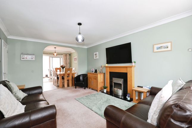 39, St. Matthews Close, Haslington photo 2