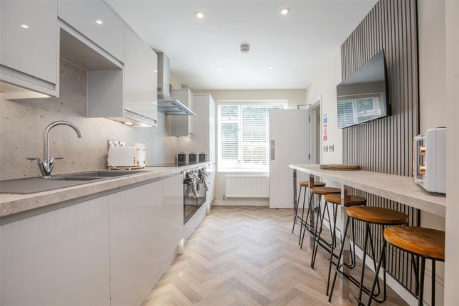 Kitchen 4.Jpg