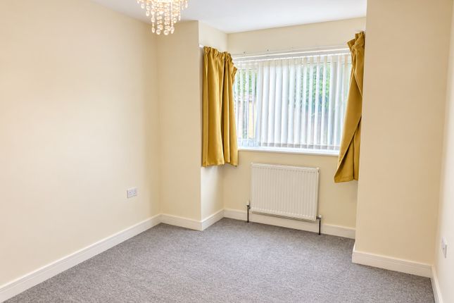 1c, Courtney Way, Kingswood photo 5