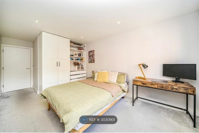 Flat, Southwark Bridge Road, London photo 3
