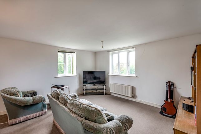 70 Waterfields, Retford photo 3