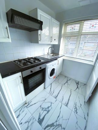 Thumbnail Flat to rent in Albany Road, Romford