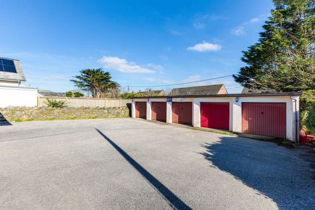 Azime Court, Rock Road, Rock photo 3