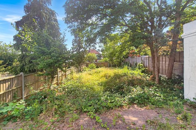 21, South Lodge Drive, London photo 5