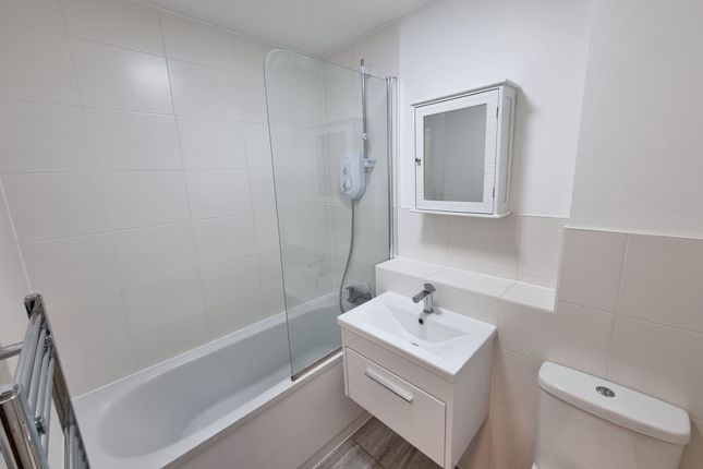25 Bucklers Way, Carshalton photo 3
