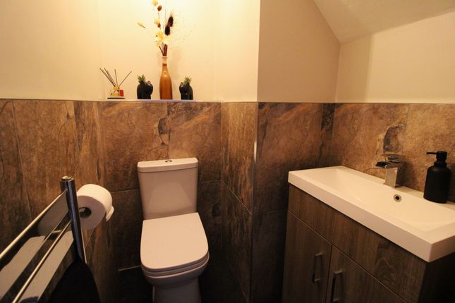 102 Columbine Road, Leicester photo 5