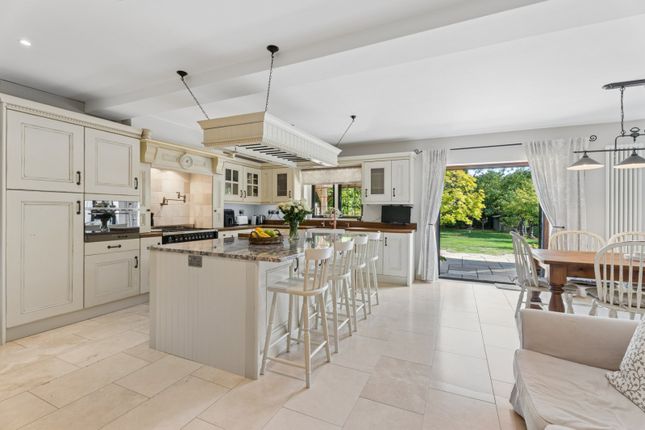 Sycamore Road, Buckinghamshire photo 3