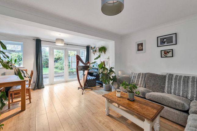 33 Bramley Avenue, Royston photo 4