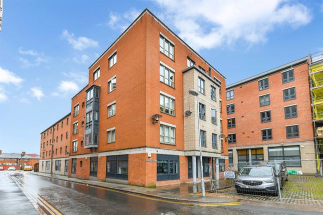 Flat to rent in Malin Hill, Nottingham