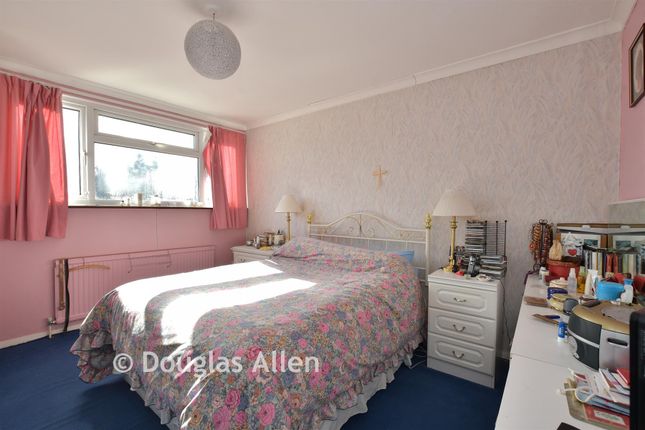 4-bed semi-detached on 25, Cromwell Avenue, Billericay, £650,000