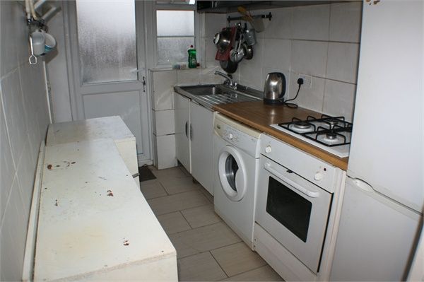 Flat 5, Montrose Court, The Hyde, COLINDALE photo 3