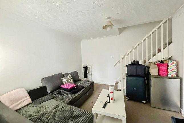 23, Sullivan Crescent, Milton Keynes photo 2
