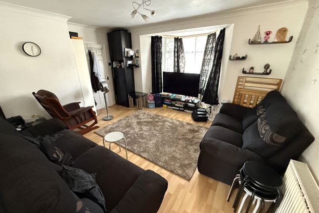 26, Greenhill Gardens, Northolt photo 2