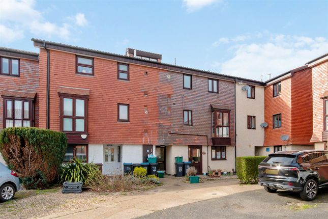 1-bed flat on 16, Buttermere Close, Morden, £255,000