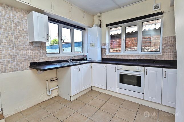 84 Central Avenue, Nuneaton, Warwickshire photo 4