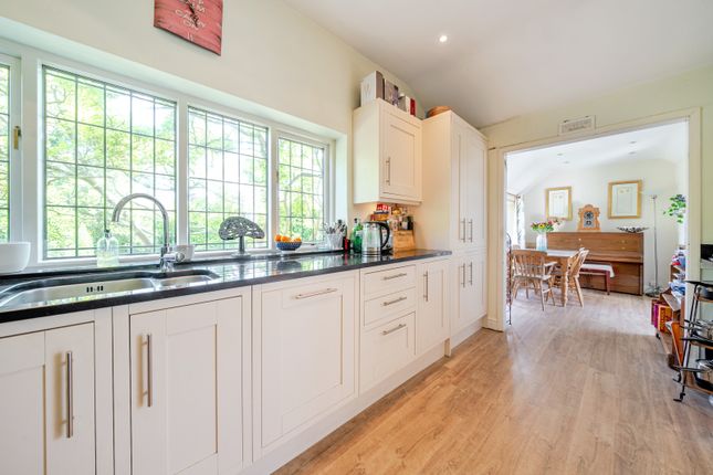 Grit Howe East, 22, South Park Crescent, Buckinghamshire photo 3
