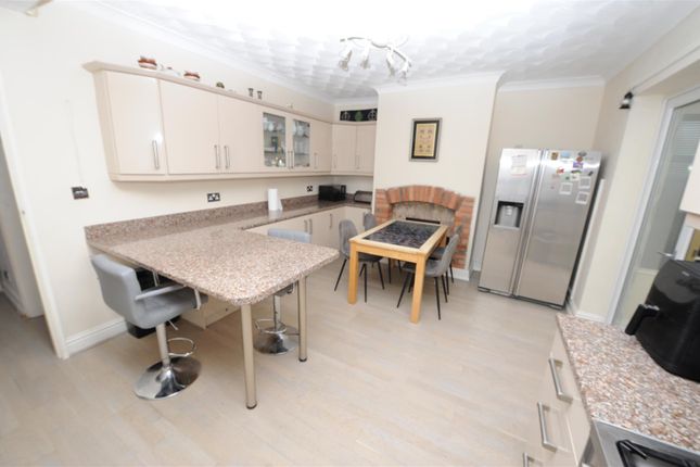 32, Moorside Road, Bradford photo 4