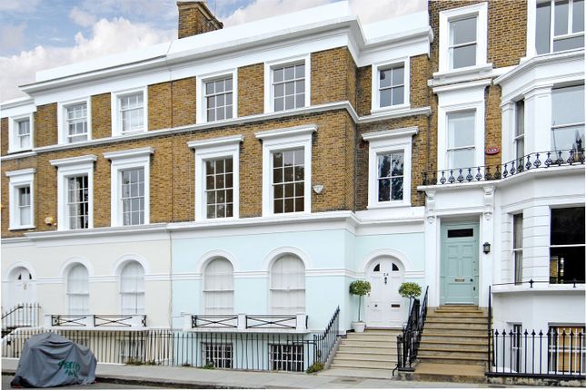 Thumbnail Terraced house for sale in St. James's Gardens, London