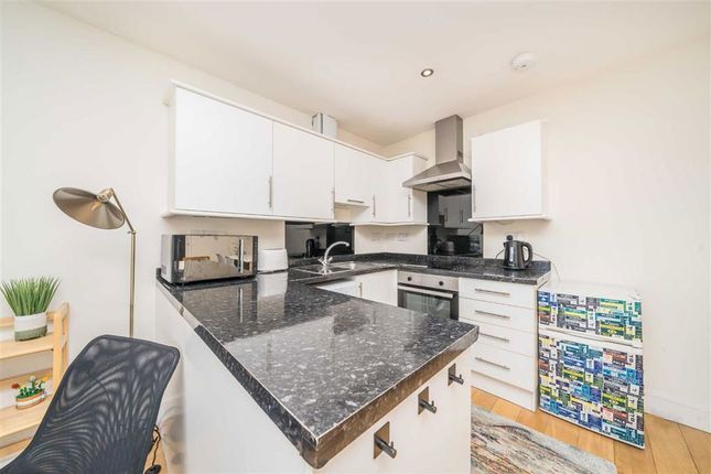 Flat 3, 63, High Street, Kingston Upon Thames photo 3