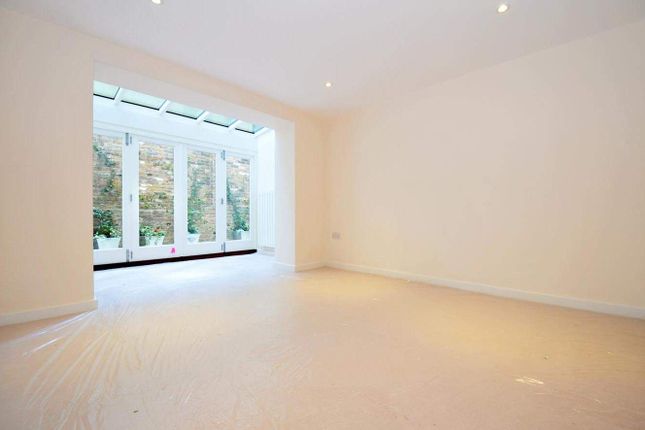 Flat for sale in Fulham Road, London