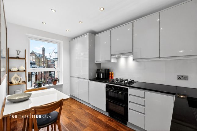 113, Sandringham Flats, Charing Cross Road, London photo 4