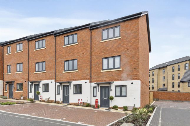 Externals@Woolfgroveweb04.Jpg