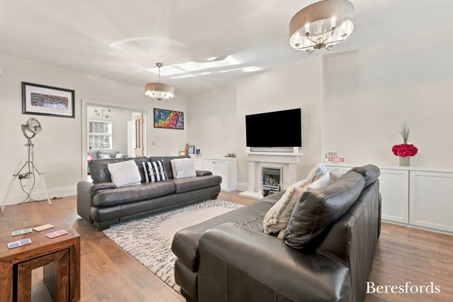 13, Pearson Grove, Essex photo 4