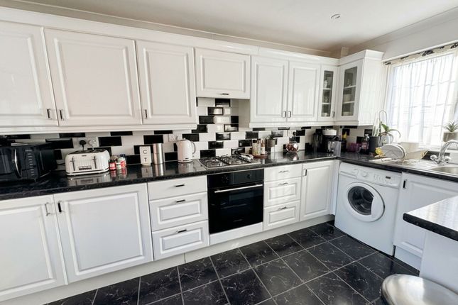 33 Linton Gardens, London photo 3