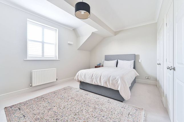 Flat for sale in Fishers Close, Streatham Hill, London