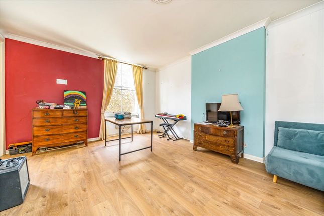 Flat 9 Castleton Court, 4-5, Cleveland Gardens, London photo 2