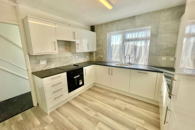 49, Dellsome Lane, Hatfield photo 4
