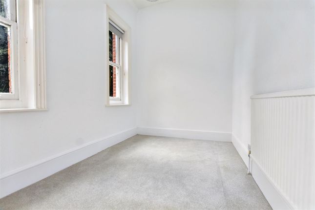 5, Highgrove, Eastbourne photo 4