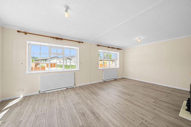 40, New Site, Addlestone photo 3