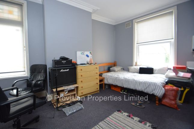 Regent Park Avenue, Hyde Park photo 2