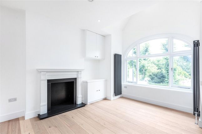 Fulham Palace Road, London photo 3