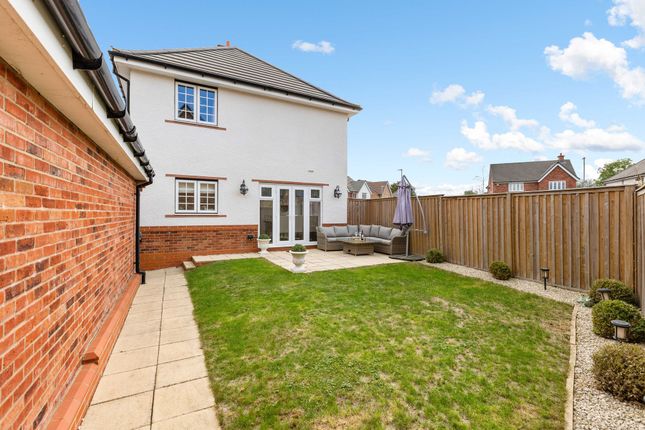 15 Tiger Moth Way, Henlow photo 4