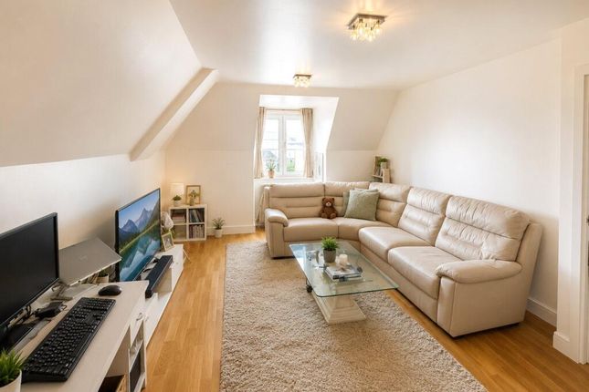 32, Featherstone Road, Southall photo 2