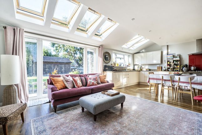 Chaileys, 124, Cedar Drive, Chichester photo 4