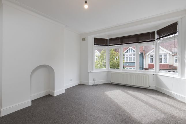 7b, Muncaster Road, London photo 4