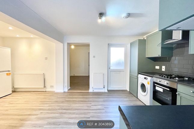 Eastbournia Avenue, London photo 2